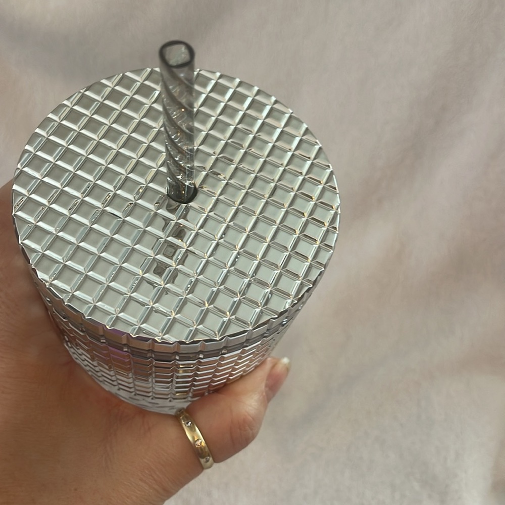 Starbucks Silver Metallic Grid Venti 24oz Tumbler NWT SKU 011147120 - Picture 3 of 6